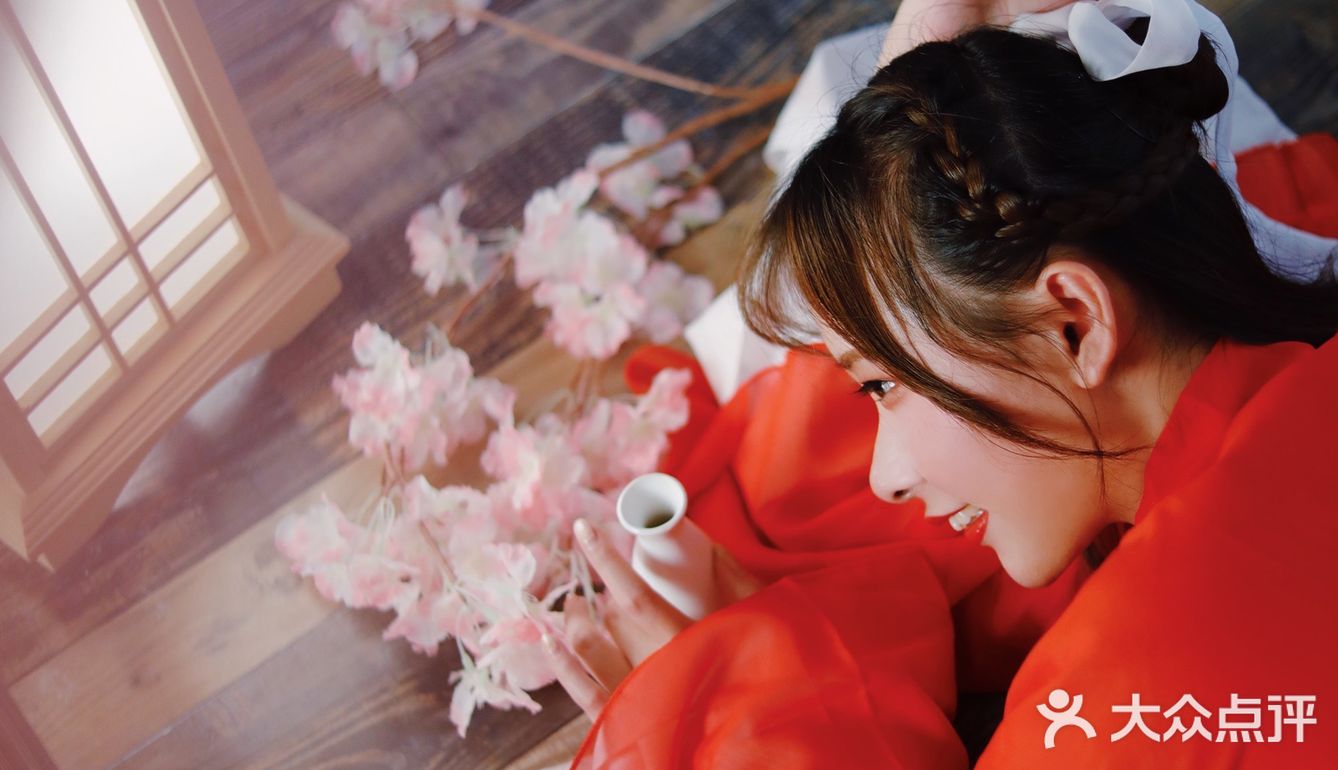 魔都探店│比网红展还好拍？神仙摄影棚了解一下