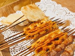 纯手工羊肉串-聚串门儿·东北烧烤(信义坊店)
