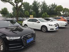 -野生动物园-停车场