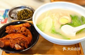 Beauty-Preserving Pig Trotter Noodles