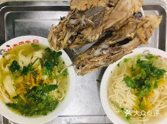 不吃老四季=白来沈阳 五块钱一碗鸡汤面 汤底鲜灵