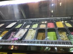 -莓园冰淇淋店
