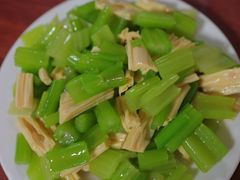 芹菜腐竹-宝瑞门钉肉饼店