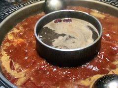 菌香鸳鸯锅-晓宇重庆火锅(大唐不夜城店)