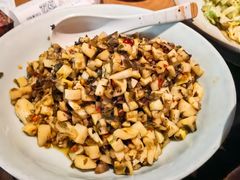 -吃饭皇帝大土家民族菜(荟聚店)