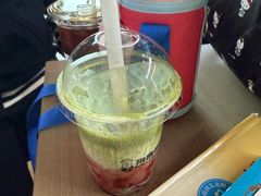 -抱抱地球咖啡馆(国家海洋博物馆店)