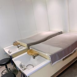 -LESSMORE科技头皮理容中心