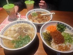 -鑫花溪牛肉米粉(广电传媒店)