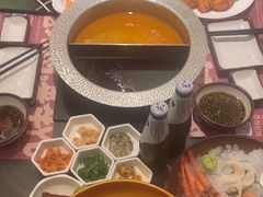 -牛YO寿喜烧·铁板烧和牛火锅自助(市府恒隆店)