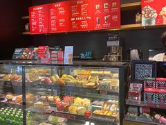 面包甜点陈列柜-星巴克(杭州东站东到达店)