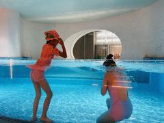 -涨巢·潮玩水疗局