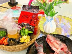 -刘姐啤酒鱼民族演艺餐厅(西街总店)