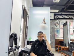 -FRIDAY星期五专业美发沙龙