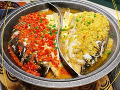 -阿瓦山寨·湘菜现炒·剁椒鱼头王(咸阳总店)