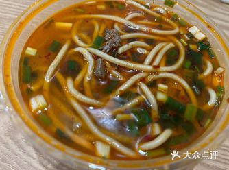 藏面:青稞面很有嚼劲儿,牛肉碎碎也有不少,汤面微辣️