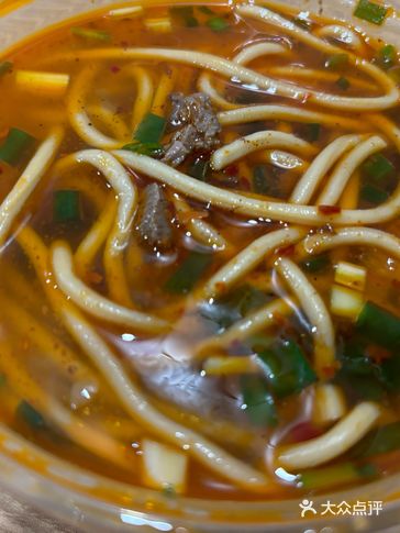 藏面：青稞面很有嚼劲儿，牛肉碎碎也有不少，汤面微辣️