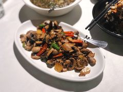 双椒炒蘑菇-铜锣湾·有麝自然香(渝北财富中心店)