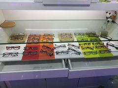 -提一眼镜·蔡司·依视路(小寨店)