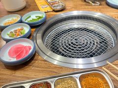 -明洞阿姨·韩式酱蟹烤肉·创意料理(三元桥店)