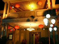 西式尖屋頂鐘樓-万秋楼