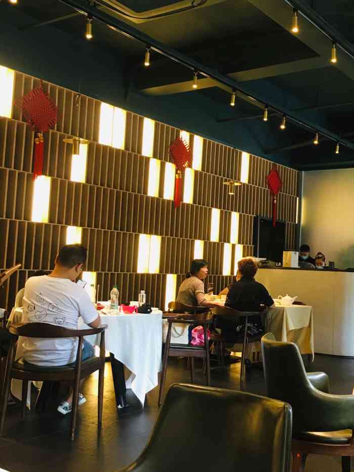 恒悦荟华山名邸店买了一份四人豪华套餐398元去品尝了地道的粤菜