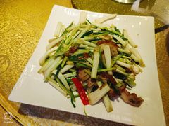 荞菜炒烧肉-九大簋家宴(晓港湾店)