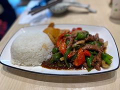 蚝油牛柳盖饭-汤去三面(骆驼店)