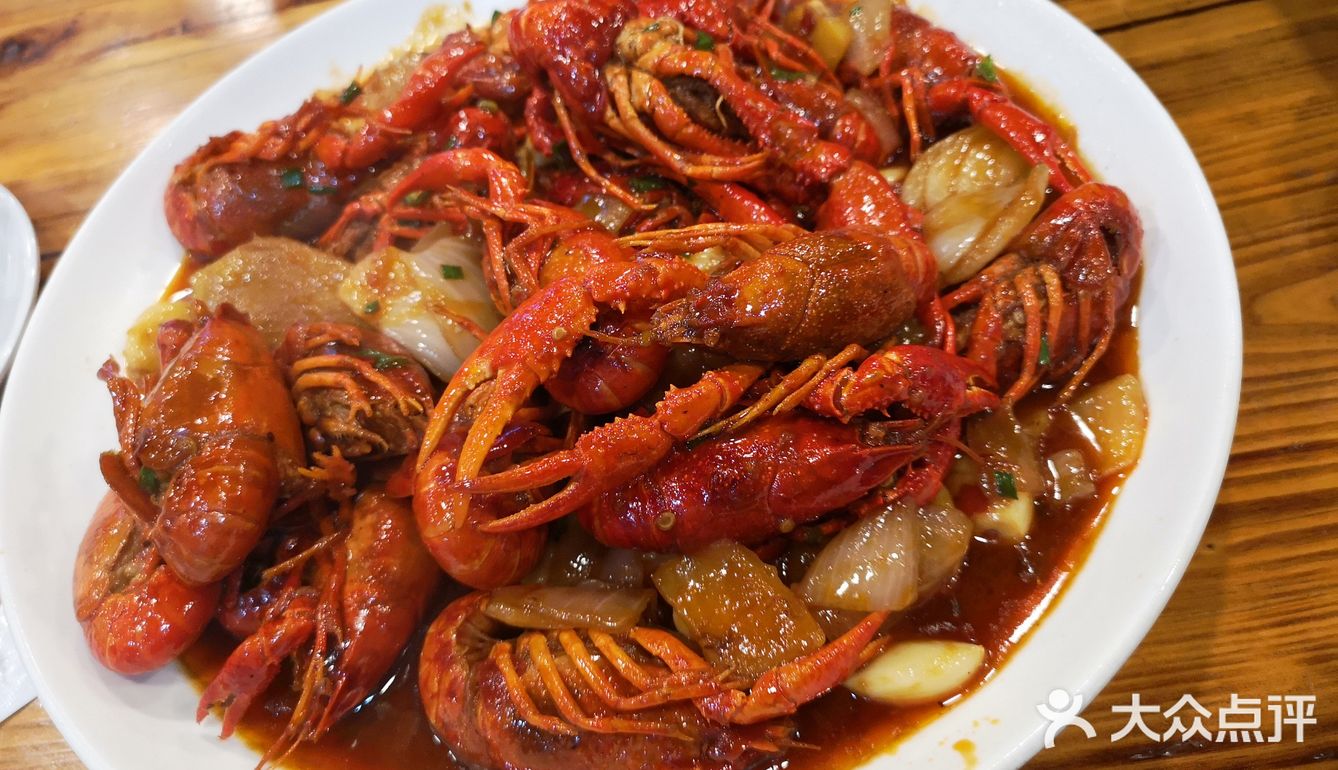 平桥一家龙虾烧烤喝粥俱全的店