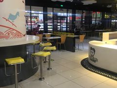 用餐区-周黑鸭(北京南站七店)
