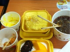 芒果白雪黑糯米甜甜-满记甜品(巴黎春天宝山店)