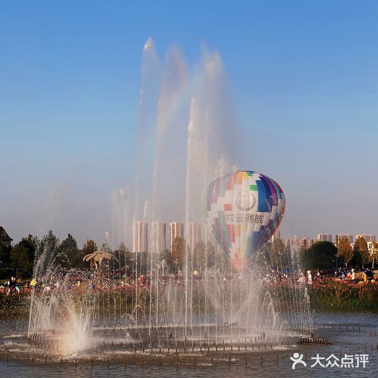 美食什么都有四季广场的花海是真的漂亮