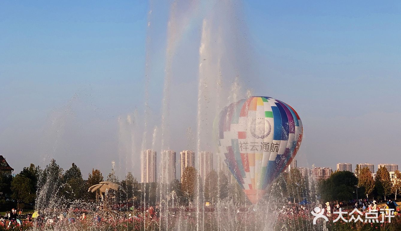 美食什么都有四季广场的花海是真的漂亮