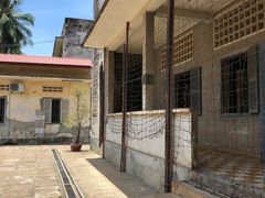 -吐斯廉屠杀博物馆