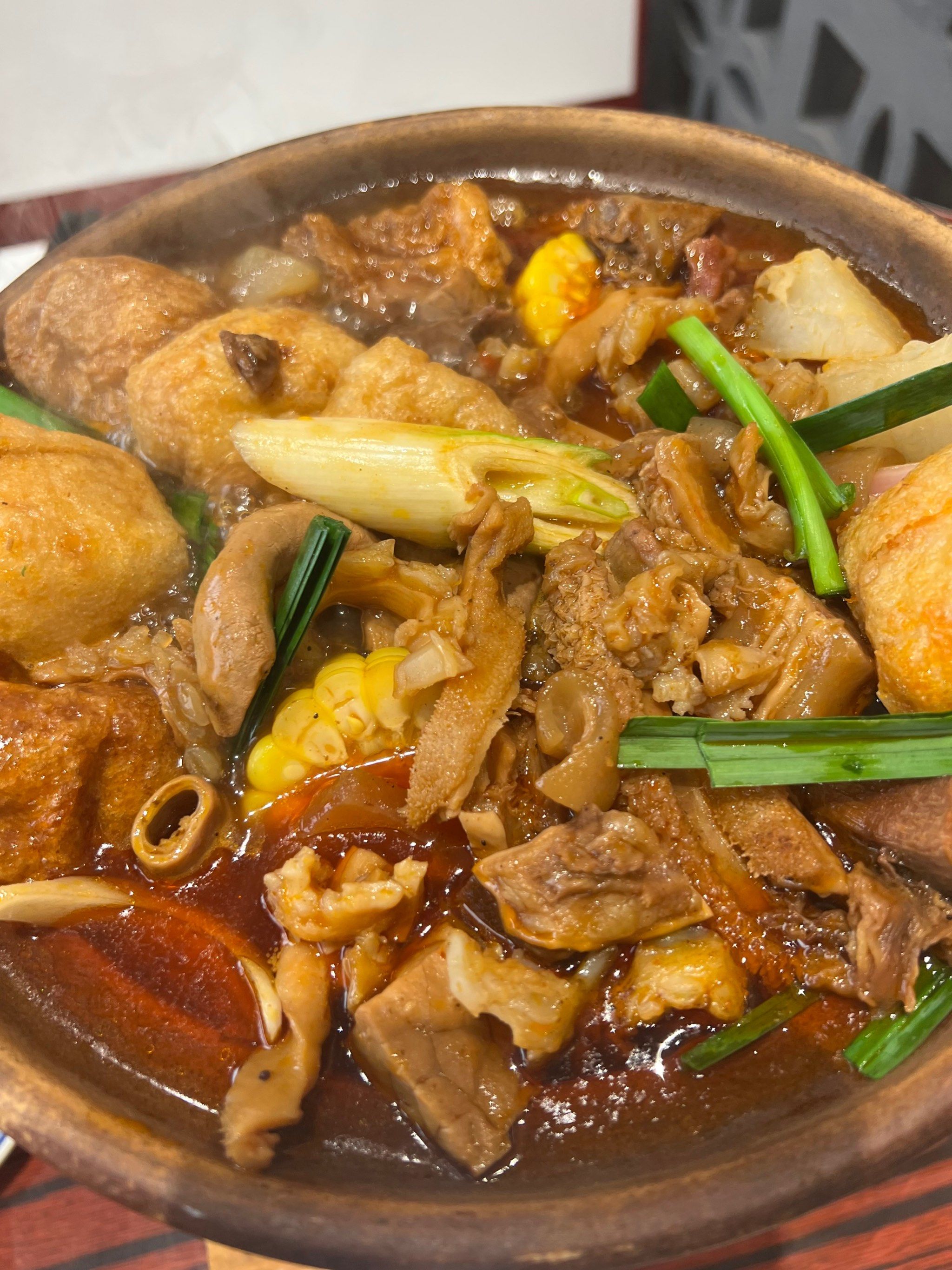 港风吹起来,牛杂煲吃起来