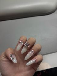 -小黑瓶美甲美睫