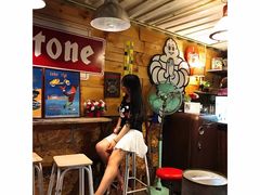 -席娜卡琳火车铁道夜市