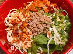 -爆炸头阿姨小四川正宗川味小吃(无任何分店)