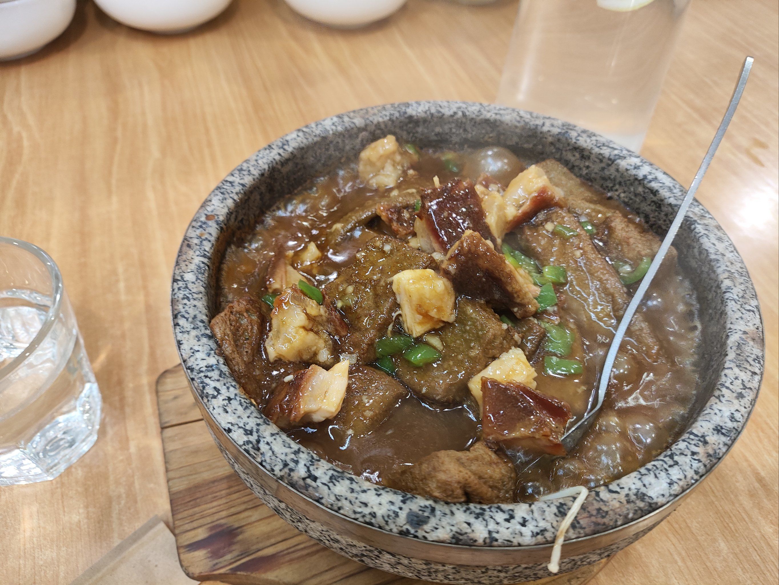 好吃到不放筷的黑豆腐煲