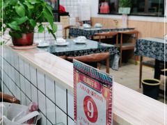 大堂-八两八金·莱芜特色炒鸡(市南漳浦路店)