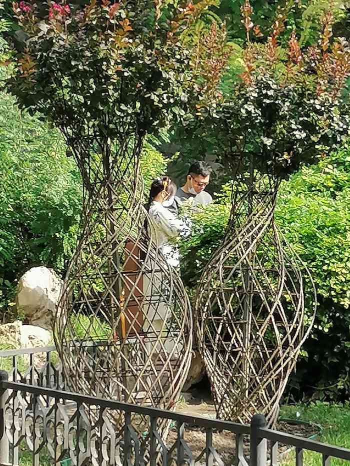 东单公园-"据说是同志的集散地小街心公园 破旧 ."-大众点评移动版