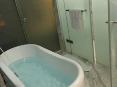 -上海滴水湖皇冠假日酒店