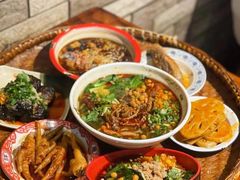 -爆炸头阿姨小四川正宗川味小吃(无任何分店)
