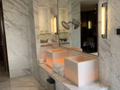 -上海滴水湖皇冠假日酒店