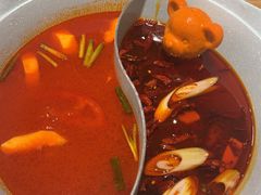 番茄和香辣锅底-青瓷火锅料理(西单大悦城店)