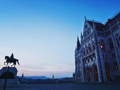 -多瑙河畔鞋履雕塑