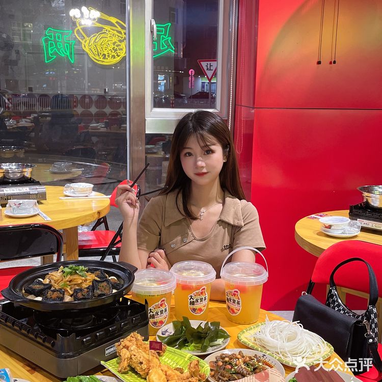 🔥难道你们没吃过臭豆腐螺蛳鸭脚煲⁉️