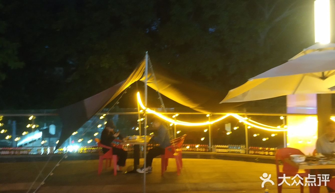 夜宵烧烤探店记