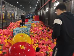 -嘿哟动霸CHUA·新潮玩运动娱乐中心·蹦床滑冰团建乐园