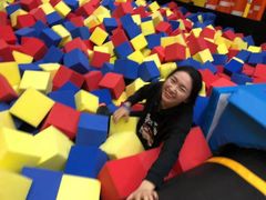 -爱蹦iBOON蹦床运动馆(江汉店)