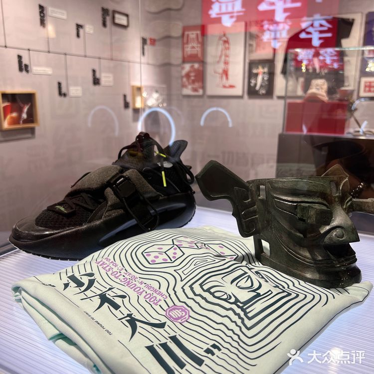 宽窄巷子里的国货中国李宁